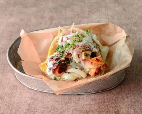 Pita Greek de pollo con tzatziki